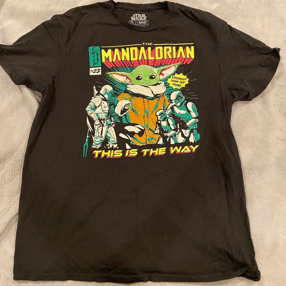Nice  Graphic Mens Large Star Wars Mad Engine Tshirt.